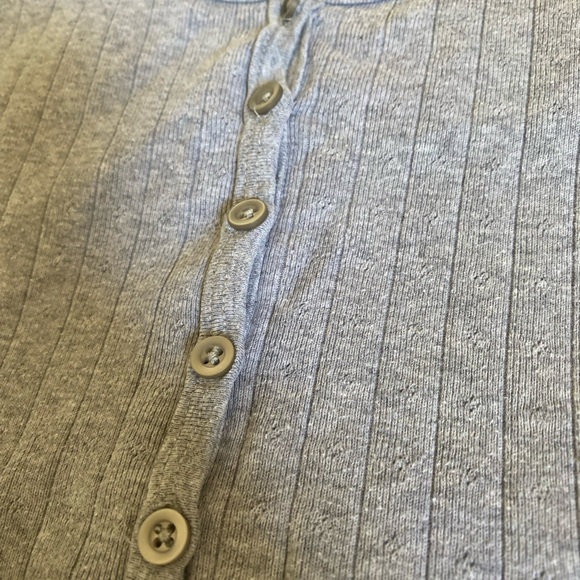 Brandy Melville Grey Button-Up zelly short sleeve Crop Top - Picture 4 of 6